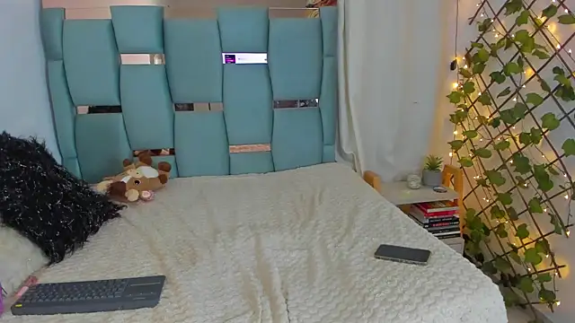 miahonneyy online show from May 23, 4:18 am