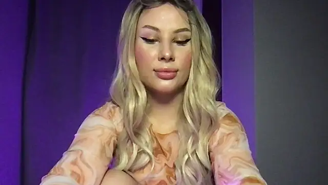 Snapshot of Lili_Weiss chatting on June 8, 7:03 pm Lili Weiss online show from June 8, 7:03 pm