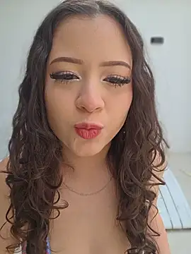 Snapshot of DollyRosee chatting on July 2, 9:21 pm DollyRosee online show from July 2, 9:21 pm
