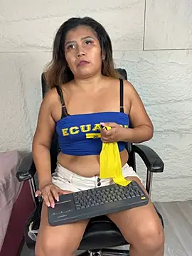 Snapshot of LyraMilano chatting on June 20, 12:52 pm LyraMilano online show from June 20, 12:52 pm