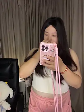 Snapshot of Luckysisi-s chatting on May 26, 11:28 am Luckysisi-s online show from May 26, 11:28 am