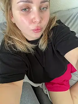 Snapshot of kira235 chatting on August 1, 2:05 pm kira235 online show from August 1, 2:05 pm