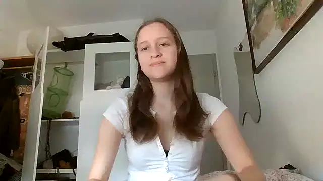 Snapshot of SoftieSophie chatting on June 24, 6:01 am SoftieSophie online show from June 24, 6:01 am