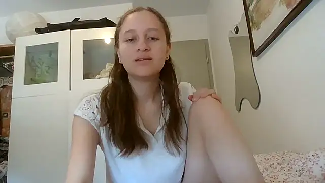 Snapshot of SoftieSophie chatting on June 25, 6:07 am SoftieSophie online show from June 25, 6:07 am