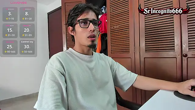 Snapshot of SrIncognito666 chatting on July 8, 3:27 pm SrIncognito666 online show from July 8, 3:27 pm