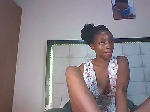 Snapshot of hoeligal chatting on June 3, 9:31 pm hoeligal online show from June 3, 9:31 pm