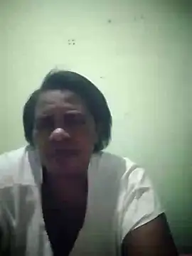 Snapshot of zeebighips chatting on July 21, 2:47 am zeebighips online show from July 21, 2:47 am