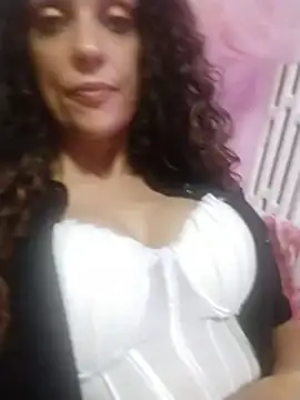 Snapshot of angelaxxx83 chatting on July 22, 4:32 pm angelaxxx83 online show from July 22, 4:32 pm