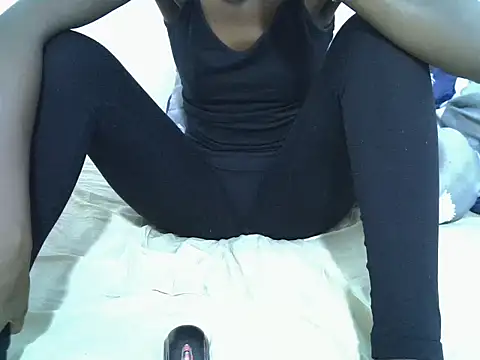 Snapshot of empressvee6 chatting on July 2, 6:41 am empressvee6 online show from July 2, 6:41 am