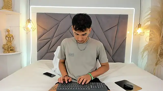 Snapshot of LiamBlake_ chatting on June 26, 5:23 am LiamBlake online show from June 26, 5:23 am