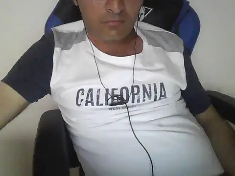 Snapshot of ecuabi chatting on May 25, 9:32 pm ecuabi online show from May 25, 9:32 pm