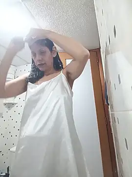 Snapshot of Samantha01_Rosse01 chatting on June 1, 1:51 am Samantha01 Rosse01 online show from June 1, 1:51 am