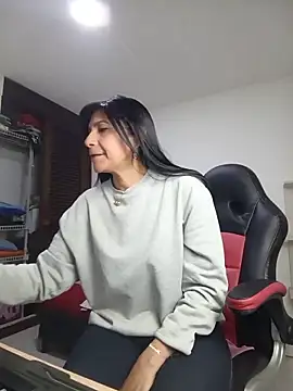 Snapshot of Samantha01_Rosse01 chatting on June 15, 7:16 pm Samantha01 Rosse01 online show from June 15, 7:16 pm