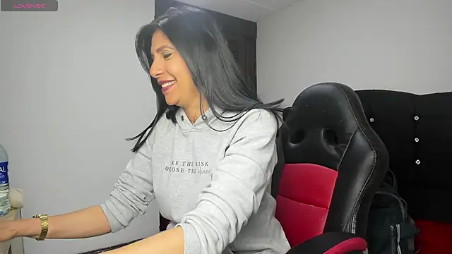 Snapshot of Samantha01_Rosse01 chatting on June 17, 9:38 pm Samantha01 Rosse01 online show from June 17, 9:38 pm
