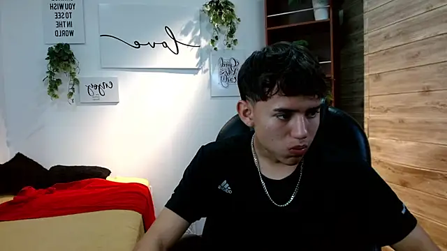 Snapshot of Ryan_grayx chatting on June 25, 3:05 pm Ryan grayx online show from June 25, 3:05 pm