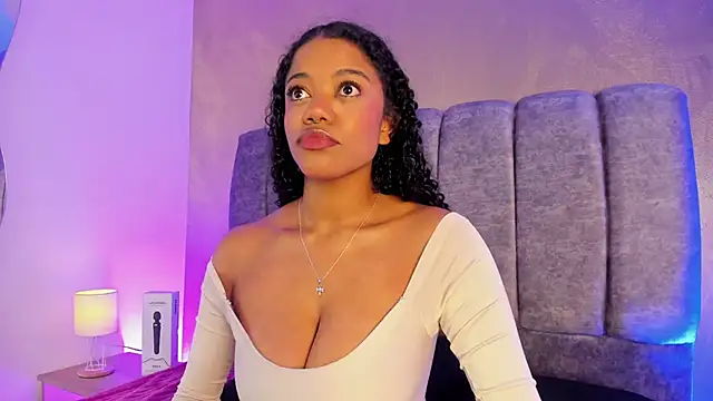 Snapshot of Ariana_roxe_ chatting on June 5, 5:47 am Ariana roxe online show from June 5, 5:47 am