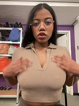 Snapshot of Ariana_roxe_ chatting on June 11, 4:54 am Ariana roxe online show from June 11, 4:54 am