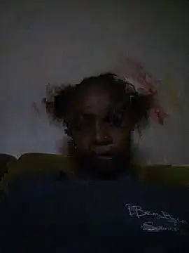 Snapshot of BeltedIllusion chatting on May 27, 8:06 pm BeltedIllusion online show from May 27, 8:06 pm