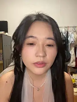 Snapshot of summer-a chatting on June 1, 2:19 pm summer-a online show from June 1, 2:19 pm