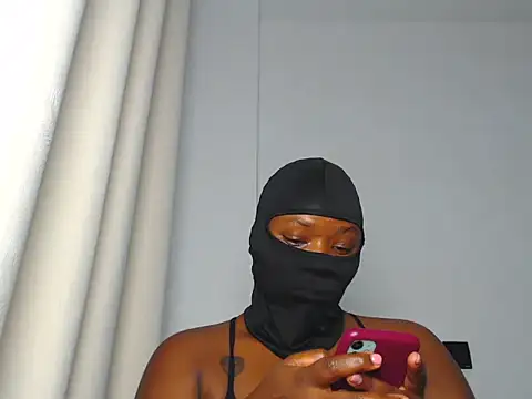 Snapshot of Ebony_heat chatting on May 27, 7:00 pm Ebony heat online show from May 27, 7:00 pm