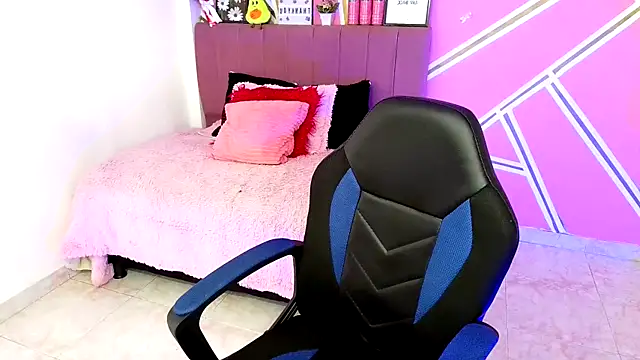 Snapshot of Barbie__sweet chatting on June 10, 1:21 pm Barbie sweet online show from June 10, 1:21 pm