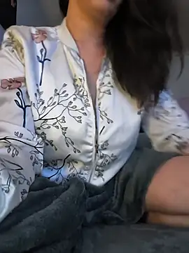 Snapshot of priska-lova chatting on June 7, 12:04 am priska-lova online show from June 7, 12:04 am