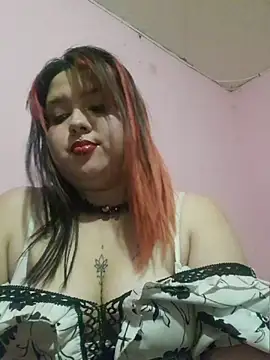 Snapshot of curvy_latina chatting on July 10, 3:00 am curvy latina online show from July 10, 3:00 am