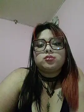 Snapshot of curvy_latina chatting on July 19, 4:38 am curvy latina online show from July 19, 4:38 am