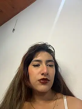 Snapshot of velariasoft_ chatting on June 18, 5:06 pm velariasoft online show from June 18, 5:06 pm