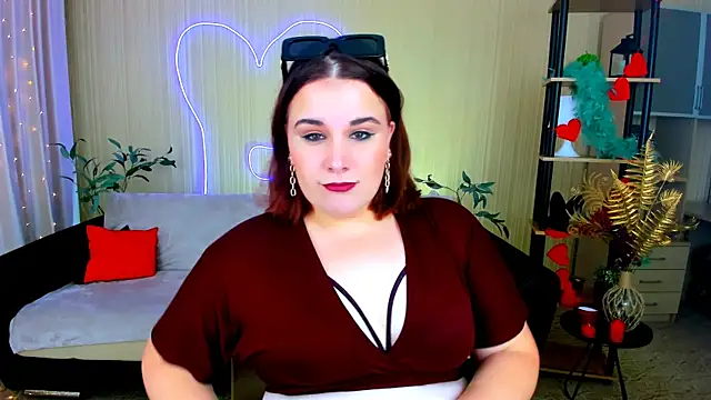 Snapshot of OliviaTwens chatting on July 13, 4:15 am OliviaTwens online show from July 13, 4:15 am