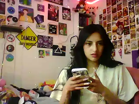 Snapshot of angelgirl2006 chatting on May 26, 8:05 pm angelgirl2006 online show from May 26, 8:05 pm