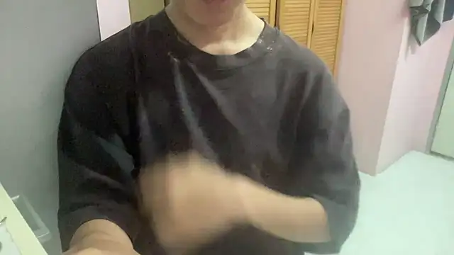 Snapshot of Asianbigfun chatting on June 25, 2:32 pm Asianbigfun online show from June 25, 2:32 pm