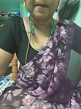 Snapshot of Tamil-kaviya98 chatting on June 25, 7:57 am Tamil-kaviya98 online show from June 25, 7:57 am