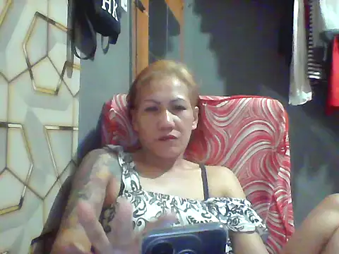 Snapshot of pinayheartaker chatting on June 23, 2:37 pm pinayheartaker online show from June 23, 2:37 pm