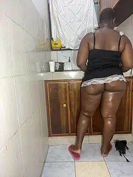 Snapshot of curvy_queen89 chatting on July 6, 4:42 am curvy queen89 online show from July 6, 4:42 am