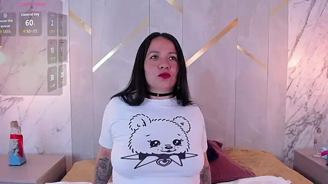 Snapshot of AlmaRose__ chatting on June 19, 8:01 pm AlmaRose online show from June 19, 8:01 pm