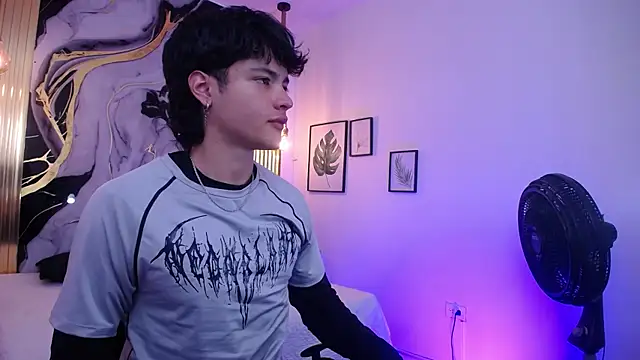 Snapshot of OliverMorgan66 chatting on June 19, 7:28 pm OliverMorgan66 online show from June 19, 7:28 pm