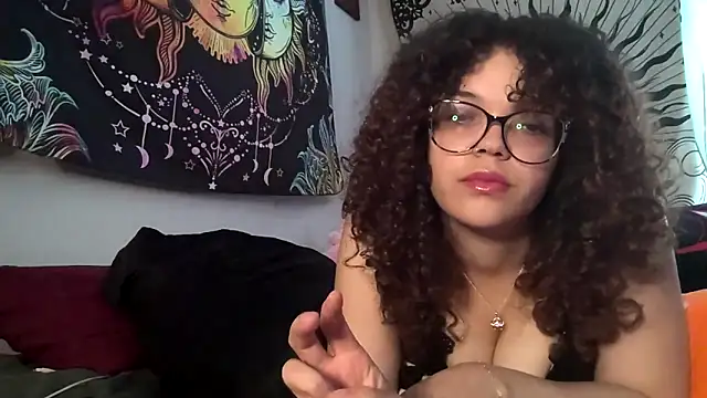 Snapshot of PrettyyPrincess chatting on June 3, 5:51 pm PrettyyPrincess online show from June 3, 5:51 pm