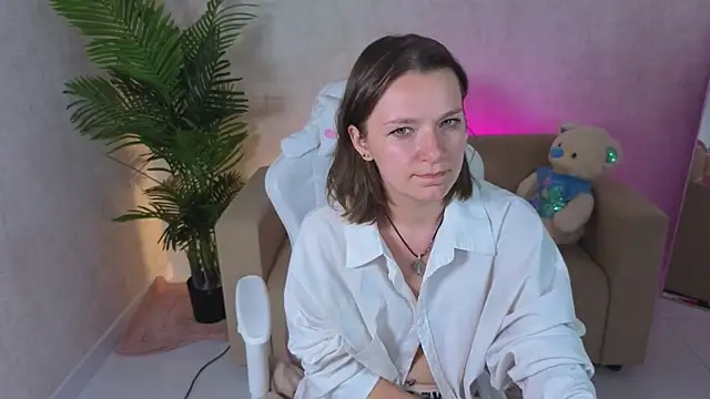 Snapshot of kira_hatti chatting on June 27, 12:33 pm kira hatti online show from June 27, 12:33 pm