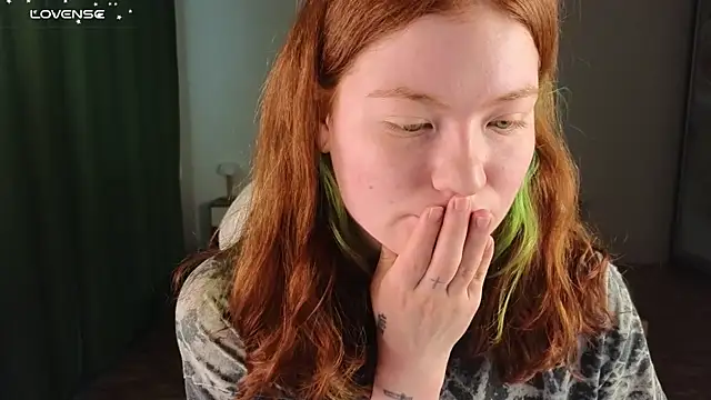 Snapshot of YourGingerCute chatting on June 2, 12:40 pm YourGingerCute online show from June 2, 12:40 pm