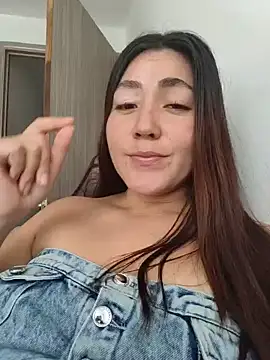 Snapshot of alma_rouge chatting on May 28, 4:26 pm alma rouge online show from May 28, 4:26 pm