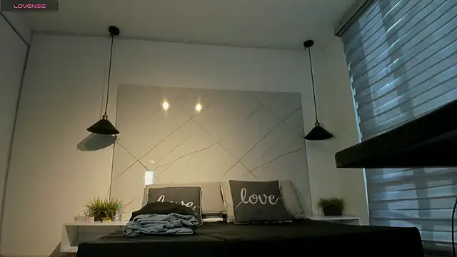 Snapshot of SARAH_COLLENS_ chatting on June 17, 11:34 am SARAH COLLENS online show from June 17, 11:34 am