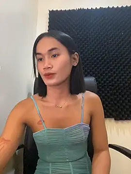 Snapshot of bigcock_janine chatting on June 27, 11:15 am bigcock janine online show from June 27, 11:15 am
