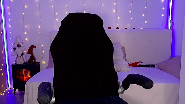 LindaWhite  online show from December 16, 5:18 pm