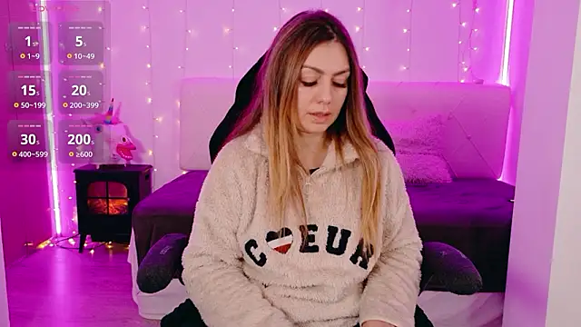 LindaWhite  online show from February 13, 9:55 pm