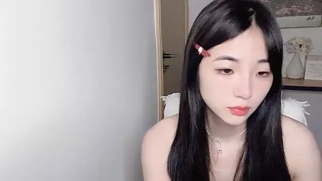 Snapshot of Louise-3 chatting on July 6, 10:23 pm Louise-3 online show from July 6, 10:23 pm