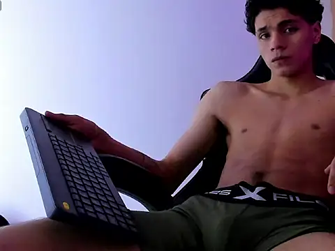 Ithan Hott online show from June 3, 3:53 am