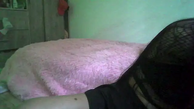 Snapshot of SweetSmokee chatting on June 17, 9:16 pm SweetSmokee online show from June 17, 9:16 pm