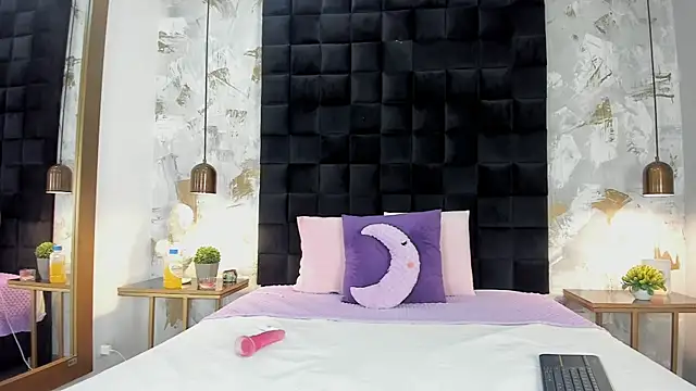 tiffany bell online show from July 3, 7:53 pm