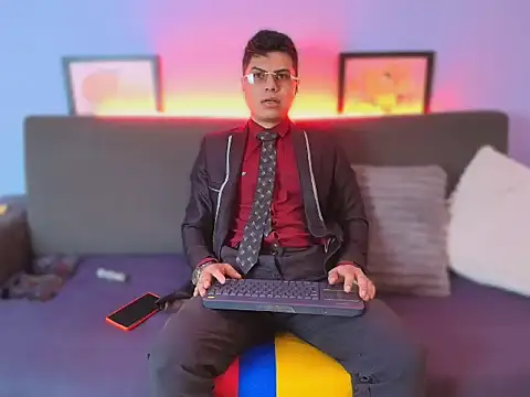 AquilesTaylor online show from June 4, 12:22 pm